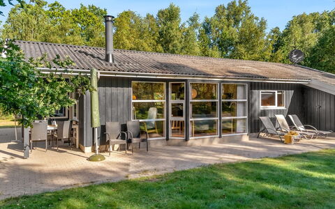 Barne - 4Km from the Sea: Tag, Hus, Hjem, Sommerhus, Sidespor, Estate, Indkørsel, Garden Bygninger, Gård, Skur