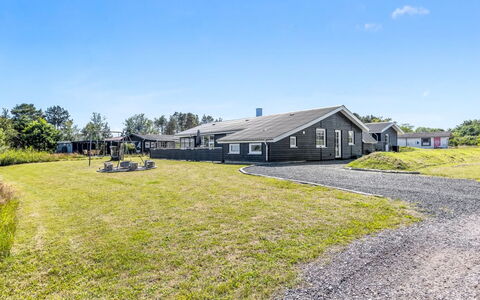 Erna - 400M from the Sea: Tag, Hus, Hjem, Sommerhus, Sidespor, Estate, Indkørsel, Garden Bygninger, Gård, Skur