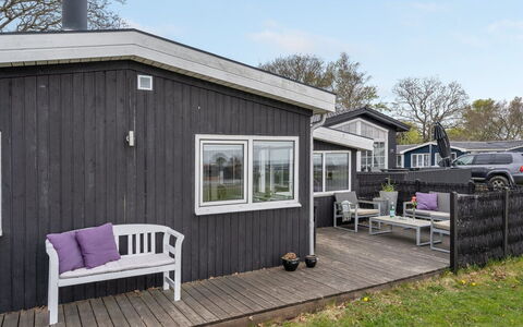 Aarto - 250M from the Sea: Tag, Hus, Hjem, Sommerhus, Sidespor, Estate, Indkørsel, Garden Bygninger, Gård, Skur