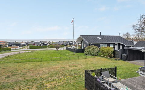 Aarto - 250M from the Sea: Tag, Hus, Hjem, Sommerhus, Sidespor, Estate, Indkørsel, Garden Bygninger, Gård, Skur