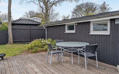 Aarto - 250M from the Sea: Tag, Hus, Hjem, Sommerhus, Sidespor, Estate, Indkørsel, Garden Bygninger, Gård, Skur