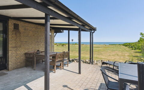 Kalist - 50M from the Sea: Tag, Hus, Hjem, Sommerhus, Sidespor, Estate, Indkørsel, Garden Bygninger, Gård, Skur