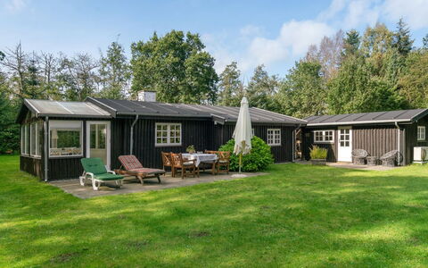 Arnborg - 2Km from the Sea: Arkitektur, Tag, Hjem, Kompositmateriale, Dagslys, Sidespor, Indkørsel