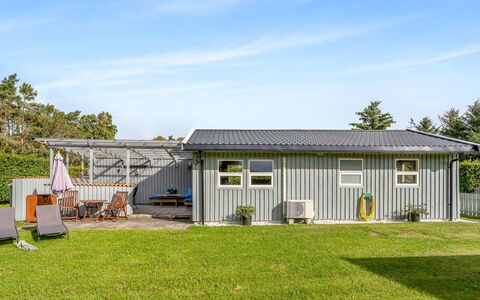 Kjartan - 1.2Km from the Sea: Græs, Tag, Sidespor, Land Lot, Garden Bygninger, Skur, Almindeligt, Sommerhus, Skygge, Have