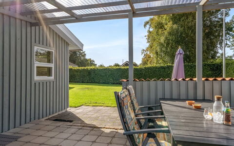 Kjartan - 1.2Km from the Sea: Træ, Veranda, Hjem, Land Lot, Tag, Have, Sidespor, Skygge, Kompositmateriale, Dæk