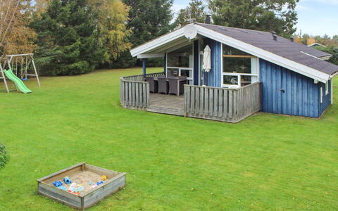 Danika - 800M from the Sea: Tag, Hus, Land Lot, Hjem, Sommerhus, Estate, Garden Bygninger, Skygge, Bjælkehytte, Landscaping