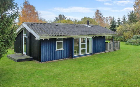 Danika - 800M from the Sea: Tag, Hus, Land Lot, Hjem, Sommerhus, Estate, Garden Bygninger, Skygge, Bjælkehytte, Landscaping