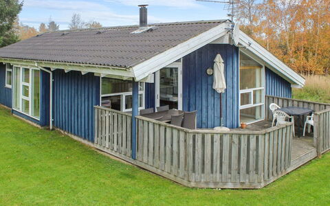 Danika - 800M from the Sea: Tag, Hus, Land Lot, Hjem, Sommerhus, Estate, Garden Bygninger, Skygge, Bjælkehytte, Landscaping
