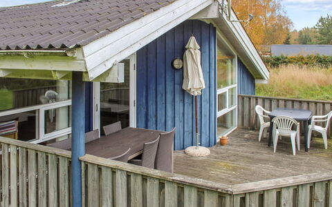 Danika - 800M from the Sea: Tag, Hus, Land Lot, Hjem, Sommerhus, Estate, Garden Bygninger, Skygge, Bjælkehytte, Landscaping