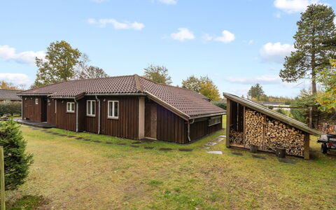 Danijela - 1.2Km from the Sea: Møbel, Indretning, Couch, Gulvbelægning, Etage, Stue, Værelse, Bord, Stol, Lejlighed