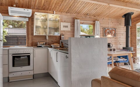 Jannus - 550M from the Sea: Køkken, Møbel, Countertop, Træ, Gulvbelægning, Køkken Apparat, Større Bandage, Loft, Indretning, Etage
