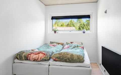 Elviira - 350M from the Sea: Soveværelse, Seng, Sengetøj, Sengetøj, Indretning, Bed Frame, Værelse, Loft, Pude, Throw Pillow