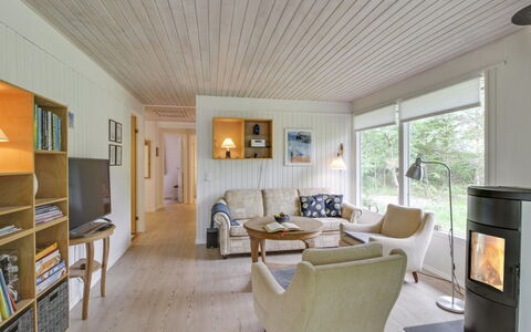 Chrissie - 150M from the Sea: Tag, Hus, Hjem, Sommerhus, Sidespor, Estate, Indkørsel, Garden Bygninger, Gård, Skur