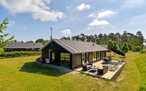 Veiko - 1.2Km from the Sea: Træ, Hjem, Veranda, Dæk, Hårdttræ, Tag, Bejdse, Trægulve, Eco Hotel