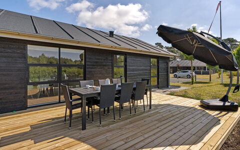 Veiko - 1.2Km from the Sea: Træ, Hjem, Veranda, Dæk, Hårdttræ, Tag, Bejdse, Trægulve, Eco Hotel
