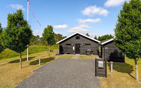 Veiko - 1.2Km from the Sea: Træ, Hjem, Veranda, Dæk, Hårdttræ, Tag, Bejdse, Trægulve, Eco Hotel