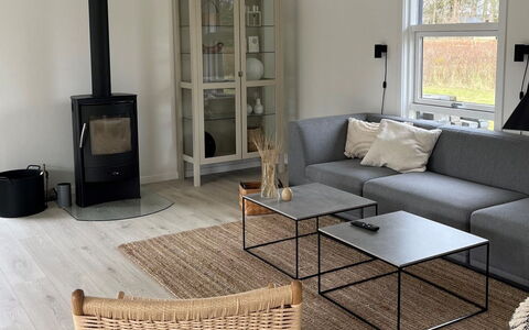Veiko - 1.2Km from the Sea: Træ, Hjem, Veranda, Dæk, Hårdttræ, Tag, Bejdse, Trægulve, Eco Hotel