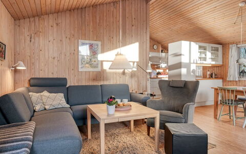 Mea - from the Sea: Møbel, Træ, Indretning, Hjem, Stue, Loft, Hus, Couch, Værelse, Sommerhus