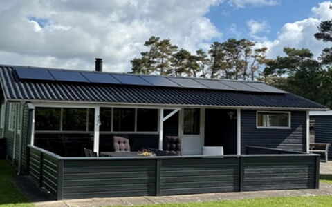 Sissa - 1.5Km from the Sea: Tag, Sidespor, Sommerhus, Skygge, Gård, Garden Bygninger, Veranda, Skur, Lawn, Udendørs Struktur