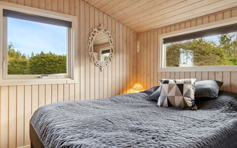 Sissa - 1.5Km from the Sea: Soveværelse, Træ, Seng, Indretning, Sengetøj, Sengetøj, Loft, Belysning, Etage, Bed Frame