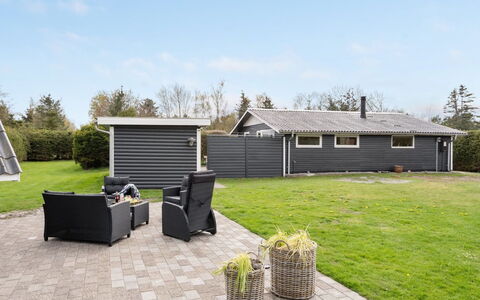Sissa - 1.5Km from the Sea: Hus, Hjem, Tag, Sidespor, Sommerhus, Garden Bygninger, Have, Lawn, Gård, Backyard