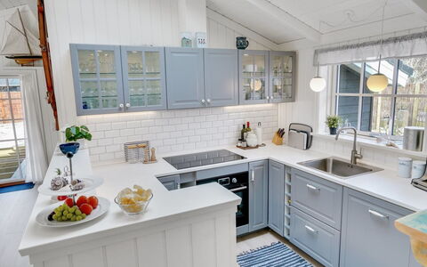 Fido - 300M from the Sea: Køkken, Countertop, Køkken Apparat, Cabinetry, Indretning, Møbel, Større Bandage, Køkkenvask, Gulvbelægning, Håndvask