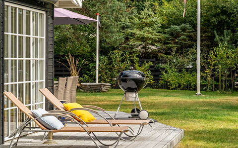 Fido - 300M from the Sea: Udendørs Møbler, Møbel, Have, Stol, Lawn, Skygge, Gårdhave, Liggestol, Gård, Landscaping