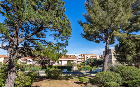 Bormes-Les-Mimosas 360: Plante, Himmel, Træ, Afdeling, Bygning, Naturlige Landskab, Kvarter, Boligområde, Landskab, Ejendom