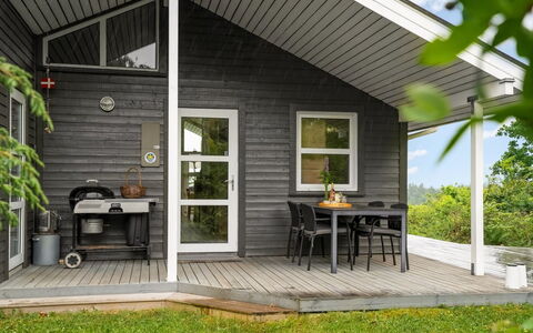 Jaakob - 4Km from the Sea: Træ, Sidespor, Hus, Sommerhus, Veranda, Hjem, Dør, Garden Bygninger, Hårdttræ, Planke