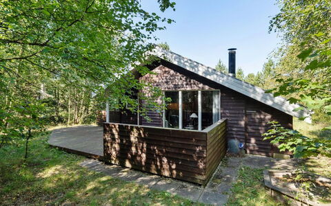 Jussi - 3.5Km from the Sea: Boligområde, Tag, Forstad, Indkørsel, Estate, Skorsten