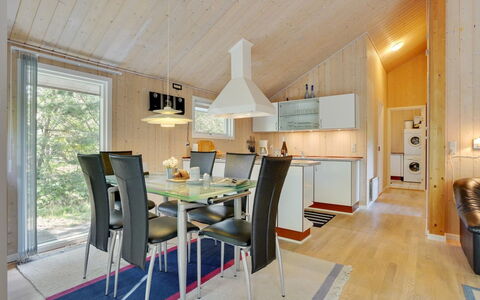 Jussi - 3.5Km from the Sea: Boligområde, Tag, Forstad, Indkørsel, Estate, Skorsten