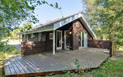 Jussi - 3.5Km from the Sea: Boligområde, Tag, Forstad, Indkørsel, Estate, Skorsten