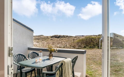Edisa - 50M from the Sea: Græs, Hus, Tag, Hjem, Sommerhus, Busk, Land Lot, Landdistrikt, Stuehus, Bunddække