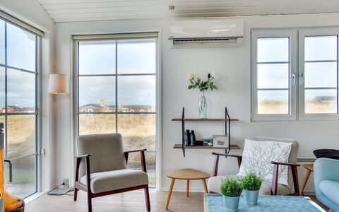 Zaharinka - 300M from the Sea: Hjem, Boligområde, Hus, Sommerhus, Tag, Land Lot, Sidespor, Have, Estate, Lawn
