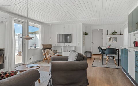 Ingomar - 300M from the Sea: Arkitektur, Tag, Hjem, Kompositmateriale, Dagslys, Sidespor, Indkørsel