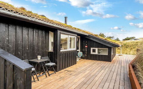 Nielsigne - 400M from the Sea: Hus, Hjem, Tag, Sommerhus, Busk, Sidespor, Dør, Have, Stuehus