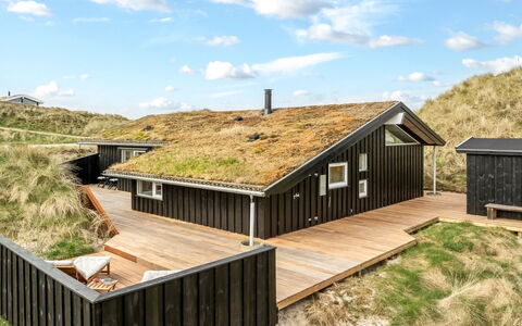 Nielsigne - 400M from the Sea: Hus, Hjem, Tag, Sommerhus, Busk, Sidespor, Dør, Have, Stuehus