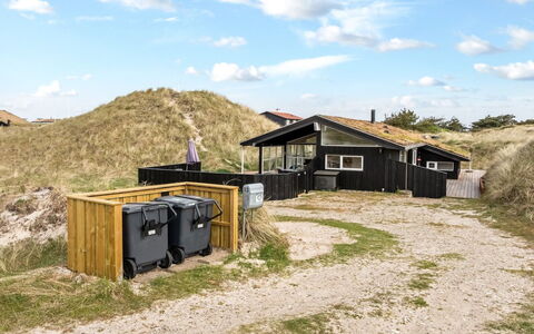 Nielsigne - 400M from the Sea: Tag, Hus, Hjem, Sommerhus, Sidespor, Estate, Indkørsel, Garden Bygninger, Gård, Skur