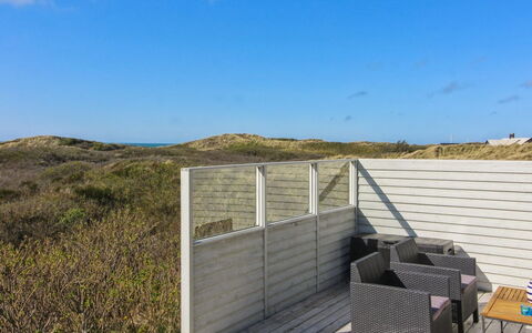 Emiline - 250M from the Sea: Træ, Hjem, Veranda, Dæk, Hårdttræ, Tag, Bejdse, Trægulve, Eco Hotel