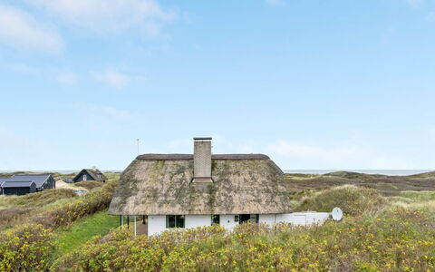 Emiline - 250M from the Sea: Træ, Hjem, Veranda, Dæk, Hårdttræ, Tag, Bejdse, Trægulve, Eco Hotel