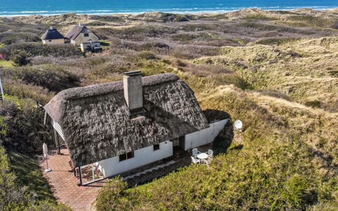 Emiline - 250M from the Sea: Træ, Hjem, Veranda, Dæk, Hårdttræ, Tag, Bejdse, Trægulve, Eco Hotel