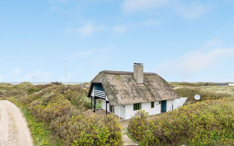 Emiline - 250M from the Sea: Træ, Hjem, Veranda, Dæk, Hårdttræ, Tag, Bejdse, Trægulve, Eco Hotel