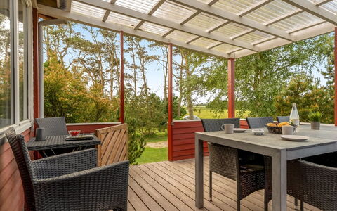 Yanne - 400M from the Sea: 