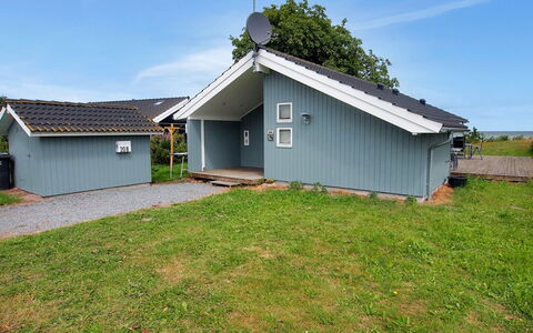 Hane - 150M from the Sea: Tag, Hus, Sommerhus, Hjem, Sidespor, Skur, Gård, Garden Bygninger, Lawn, Backyard