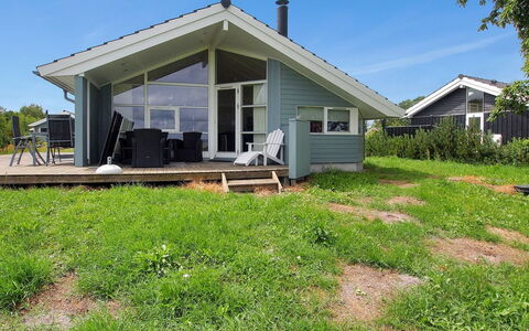Hane - 150M from the Sea: Tag, Sommerhus, Hjem, Land Lot, Sidespor, Skygge, Estate, Garden Bygninger, Gård
