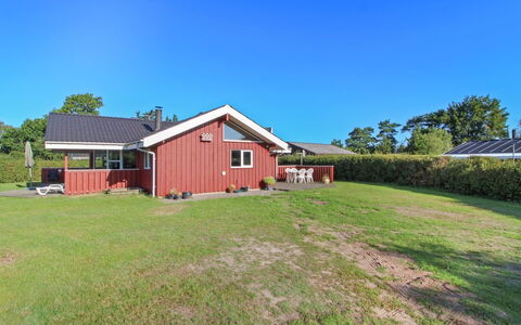Simjanka - 600M from the Sea: Tag, Hus, Hjem, Sommerhus, Sidespor, Estate, Indkørsel, Garden Bygninger, Gård, Skur