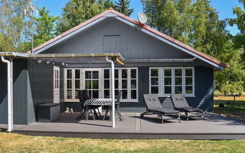 Agneta - 750M from the Sea: Træ, Hjem, Veranda, Dæk, Hårdttræ, Tag, Bejdse, Trægulve, Eco Hotel