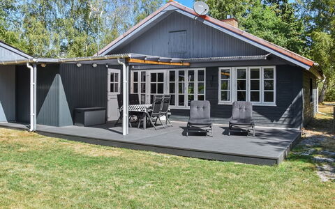 Agneta - 750M from the Sea: Træ, Hjem, Veranda, Dæk, Hårdttræ, Tag, Bejdse, Trægulve, Eco Hotel