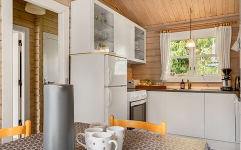 Uuno - 1.2Km from the Sea: Træ, Indretning, Gulvbelægning, Hjem, Køkken, Etage, Køkken Apparat, Countertop, Loft, Møbel