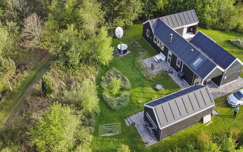 Eireen - 600M to the Fjord: Boligområde, Tag, Forstad, Indkørsel, Estate, Skorsten